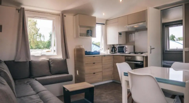 Кровать в общем номере Camping Les Jardins de la Mer