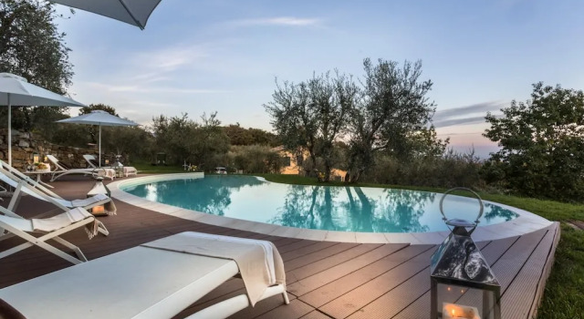 Вилла с балконом Villa Alberta, Panoramic 4 Bedrooms Farmhouse with Private Pool in Lucca close to Town Centre