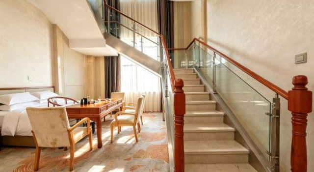 Люкс Long Tai Hotel