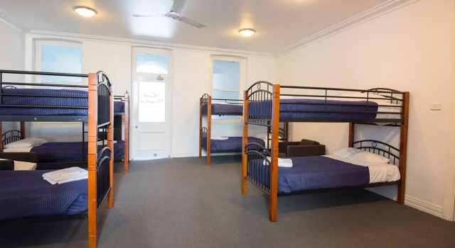 Кровать в общем номере (женский номер) Wallaby Backpackers Hostel Perth - note - Valid passport required to check in