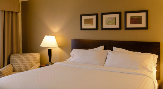 Двухместный номер Standard Holiday Inn Express & Suites Superior by IHG