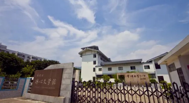 Yulida Hotel, Book Hotel Mawei 