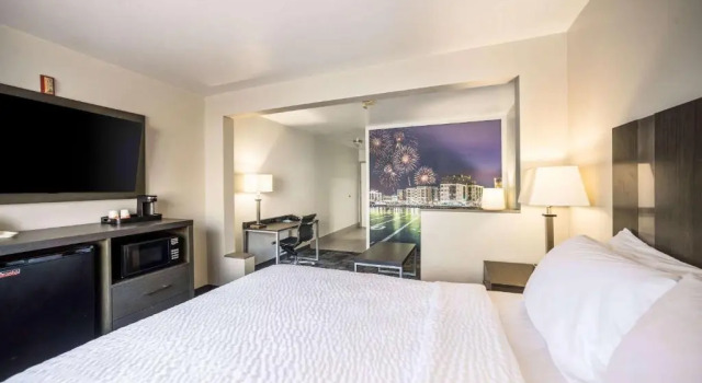 Люкс AmericInn by Wyndham Green Bay Near Stadium