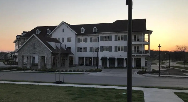 The Inn at Meadowbrook, Book Hotel Prairie Village Kansas