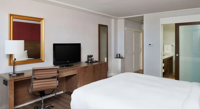 Двухместный номер Executive с балконом DoubleTree by Hilton Torrance - South Bay