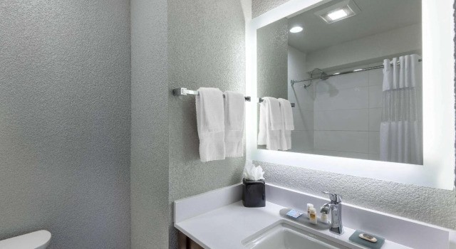 Двухместный номер Executive La Quinta by Wyndham Anchorage Airport