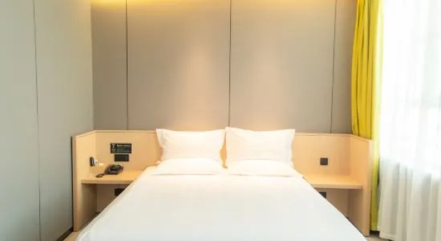 Люкс Business Iu Hotel (yuan's People's Road Yigou Mall store)