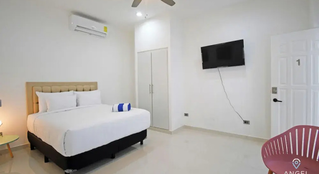 Downtown Rooms Pool & BBQ Near Hotspots, Rezerwuj Hotel Hotele w Baja California Sur z parkingiem, Parking