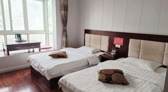 Yijia Express Hotel Lijiang, Prenota Hotel Suijiang Yunnan