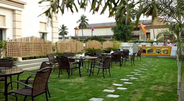 Hotel Shelton Rajamahendri, Book Hotel Rajahmundry Andhra Pradesh