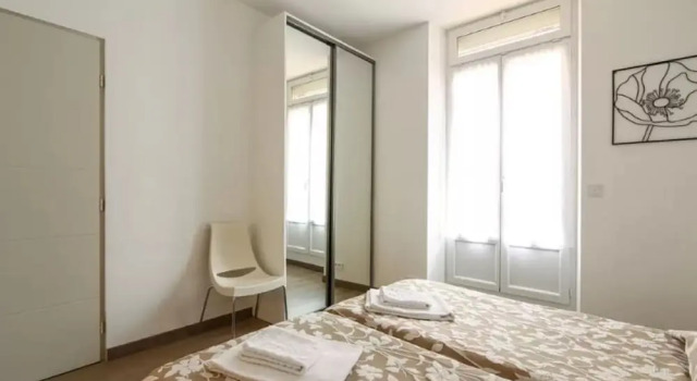 Sunny and Modern 1 Bedroom with Balcony2