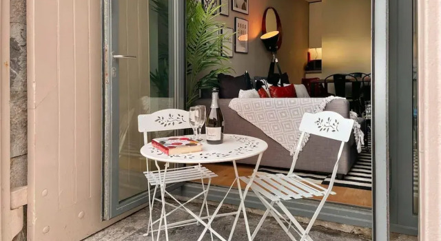 Апартаменты Two-bedroom Apartment at Royal William Yard