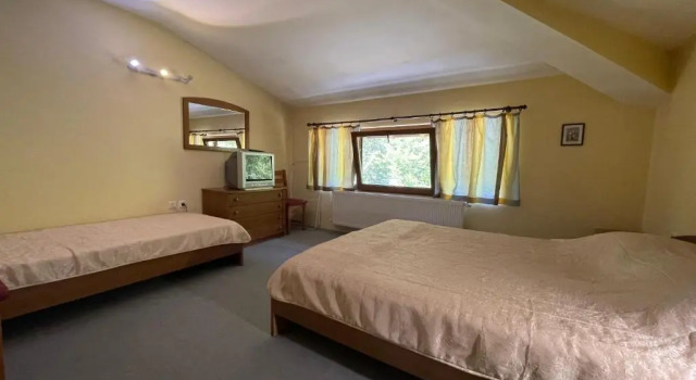 Sun House, Book Hotel Hoteller i Tryavna med parkering, Parkering