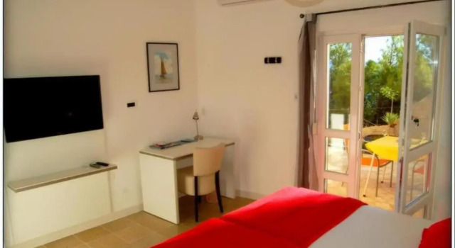 Comfy Apartments Next to the Beach, Prenota Appartamento Hotel a Croatian Islands con piscina, Piscina