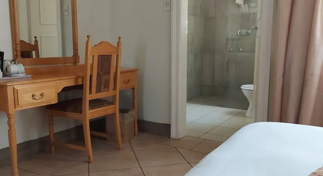 Номер Standard Midway Inn