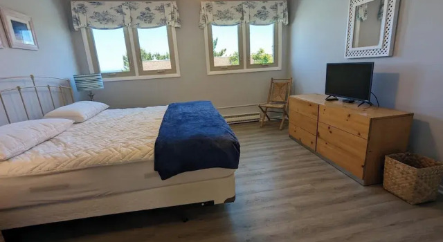 Mariners Court 221