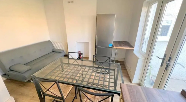 Коттедж Spacious 4-bed House in Thornton Heath