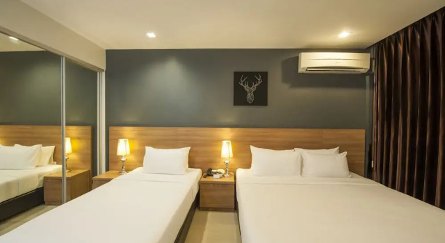Трёхместный номер Deluxe c 1 комнатой с балконом и с видом на город Marigold Sukhumvit
