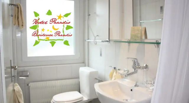 Трёхместный семейный номер Standard c 1 комнатой Hotel Paradis-Leukerbad-Therme