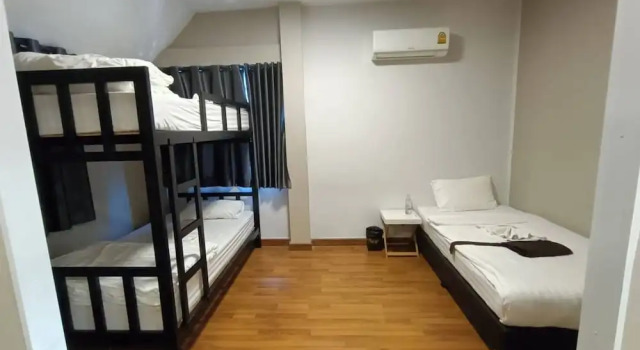 Четырёхместный номер Standard с балконом Soft Dormtel Chiangmai