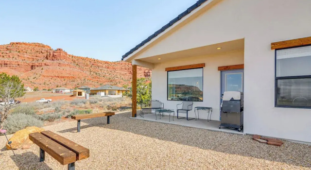 Stunning Red Rock Views! Kanab Home By Natl Parks, Book Feriehus Sommerhuse i Kane County, Hytte