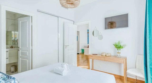 Luxury 2BR Apartment Near Le Vieux and Croisette, Забронировать Апартаменты/квартира Апартаменты Канн, рядом с Galerie Alexandre Leadouze, Апартаменты/квартира