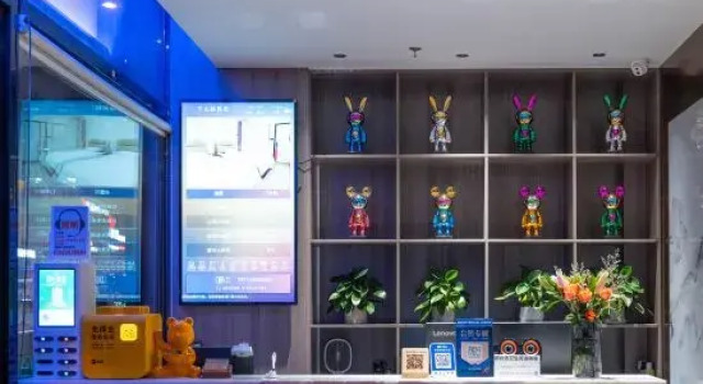 Qianshan Rd Homestay (Huanan Square, Dalian), Book Hotel  