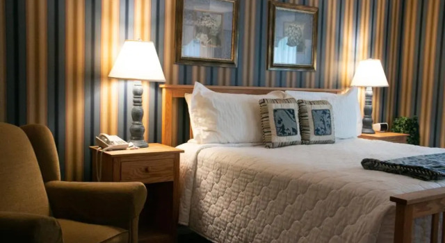 Номер Deluxe Essenhaus Inn & Conf. Center