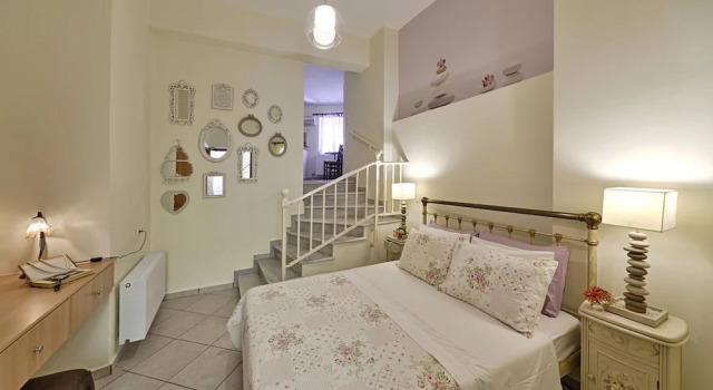 Апартаменты Мансарда Antouanetta Apartments