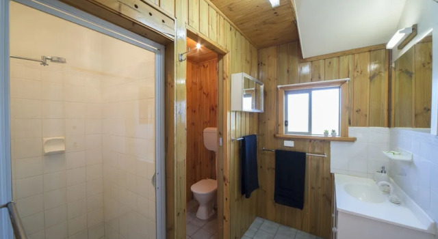 Семейный коттедж с 3 комнатами с красивым видом из окна Mundic Waterfront Cottages