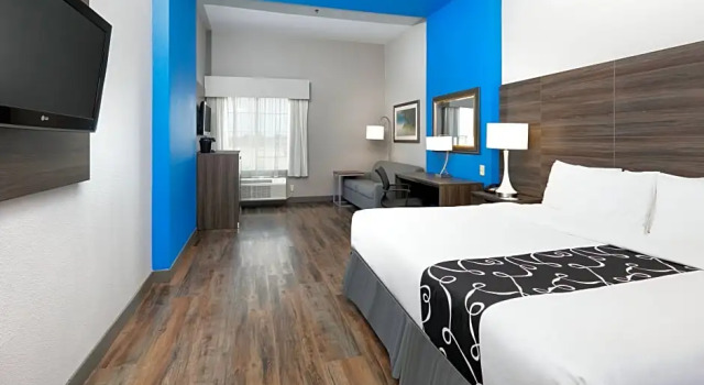Люкс Deluxe La Quinta by Wyndham Denton - University Drive