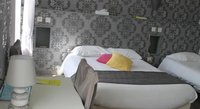 Трёхместный номер Standard Logis Hotels - Auberge de lÎle - Hôtel 3 étoiles et Restaurant