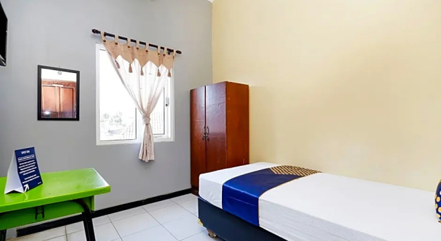 Standard quarto SPOT ON 2209 Solo Point Syariah