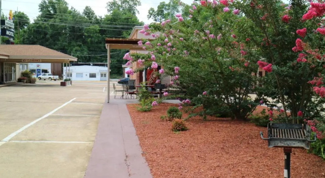 University Motel and Suites