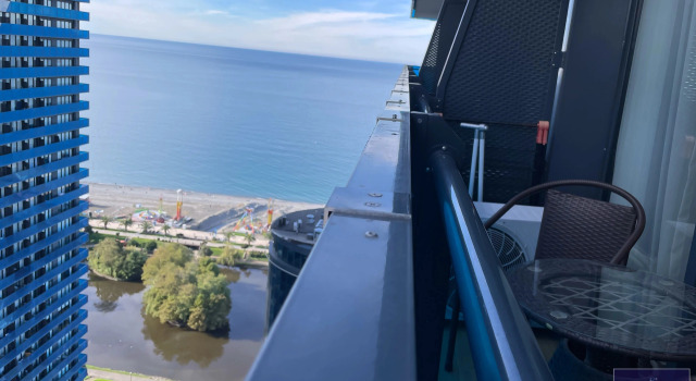 Номер Standard с балконом и с частичным видом на море Апарт-отель Hello Batumi