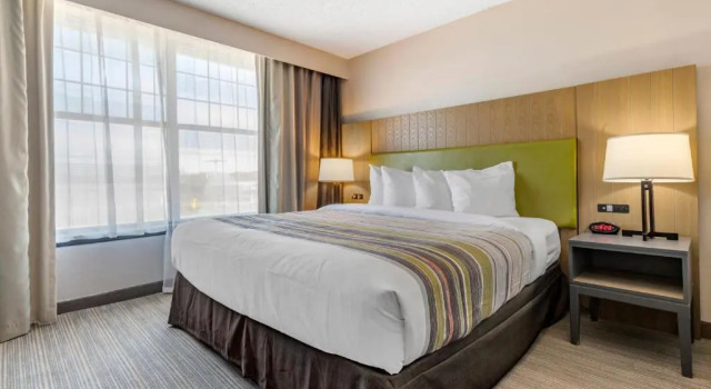 Люкс Country Inn & Suites by Radisson, Lumberton, NC