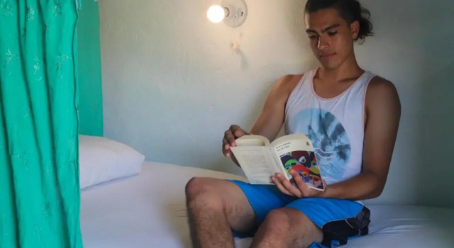 Кровать в общем номере Wabi Hostel