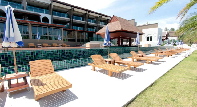Курортный отель Maikhao Palm Beach