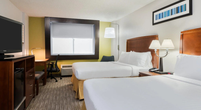 Четырёхместный номер Standard Holiday Inn Express Miami Airport Doral Area by IHG