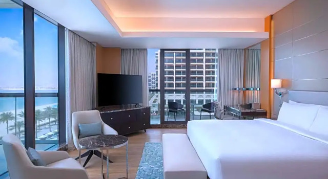 Люкс Deluxe c 1 комнатой с балконом и с видом на море Hilton Dubai Palm Jumeirah