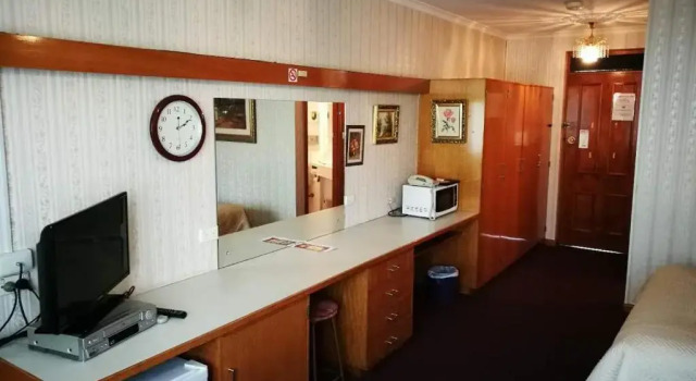 Трёхместный номер Standard Motel Mayfair on Cavell