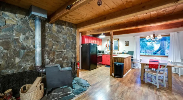 48SL - Hot Tub - Pets Ok - WIFI - Wood Stove - Sleeps 5, Buchen Sie Hotel Deming Washington (state)