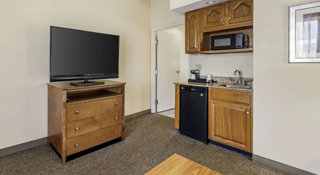 Двухместный люкс с 2 комнатами Best Western Thunderbird Motel