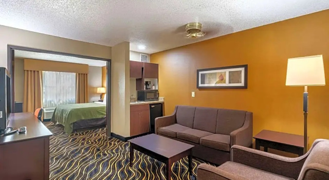Номер Standard Quality Suites Addison-Dallas
