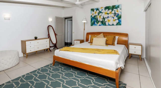 Коттедж Classic Absolute Beachfront House with Private Pool