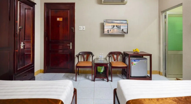 Holiday Hotel