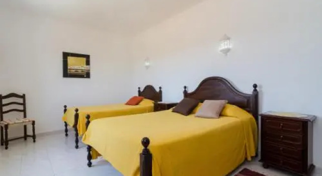 Villa Larotil, Забронировать Вилла Отели Карвоэйру с парковкой, рядом с Пешеходный маршрут Sete Vales Suspensos, Парковка