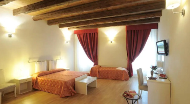 Четырёхместный номер Standard Honey Rooms Ferrara