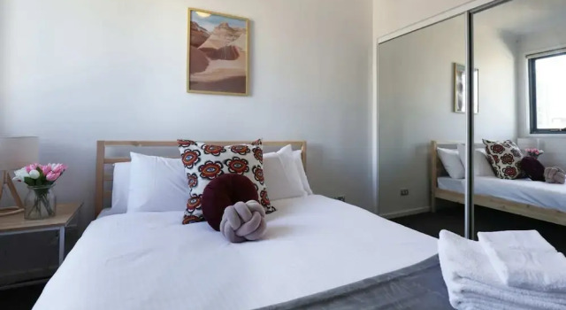 Extra Large 2 Bedroom Apartment in Melbournes Southbank