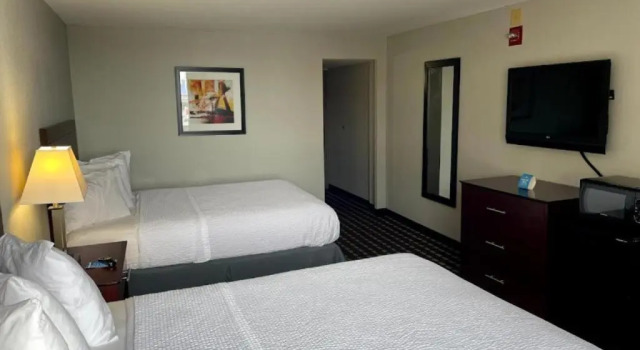 Четырёхместный номер Standard Days Inn by Wyndham Fort Wright Cincinnati Area